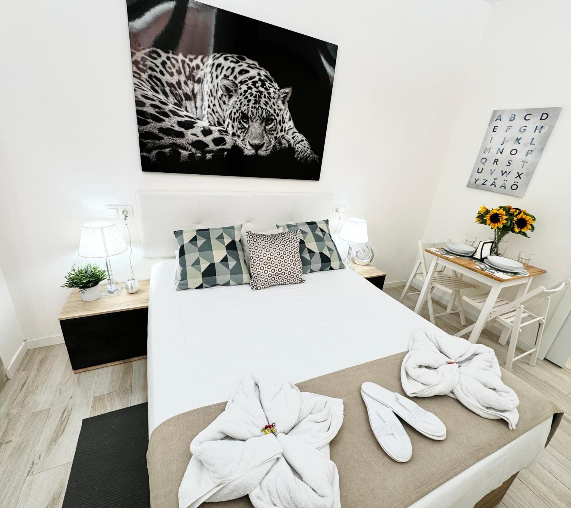 Cinco Torres Suites 마드리드 외부 사진